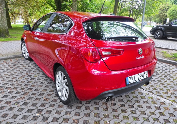 Alfa Romeo Giulietta cena 23700 przebieg: 291000, rok produkcji 2010 z Kołobrzeg małe 191